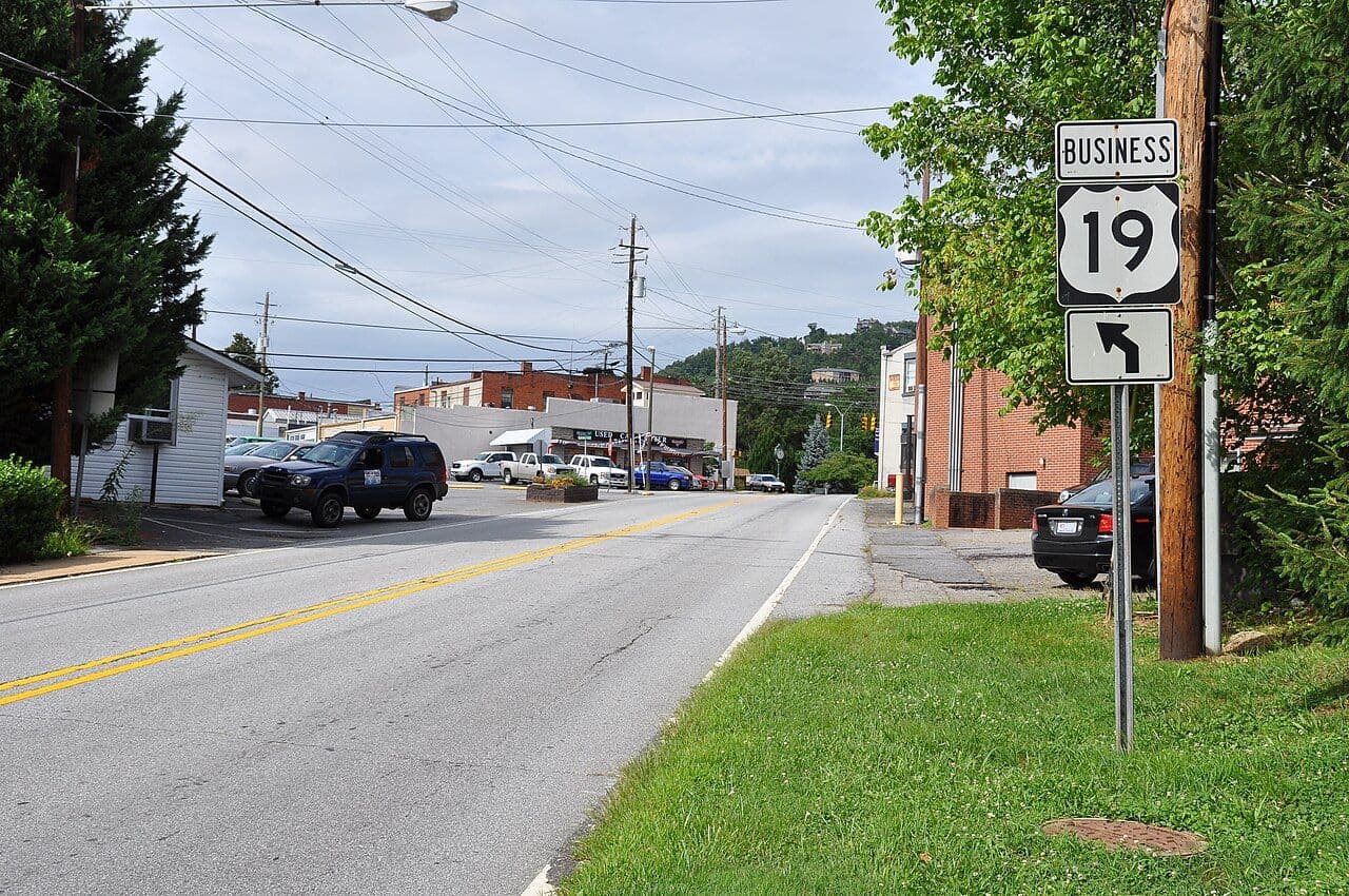 Road curving through small-town downtown Weaverville with a US 19 Business sign